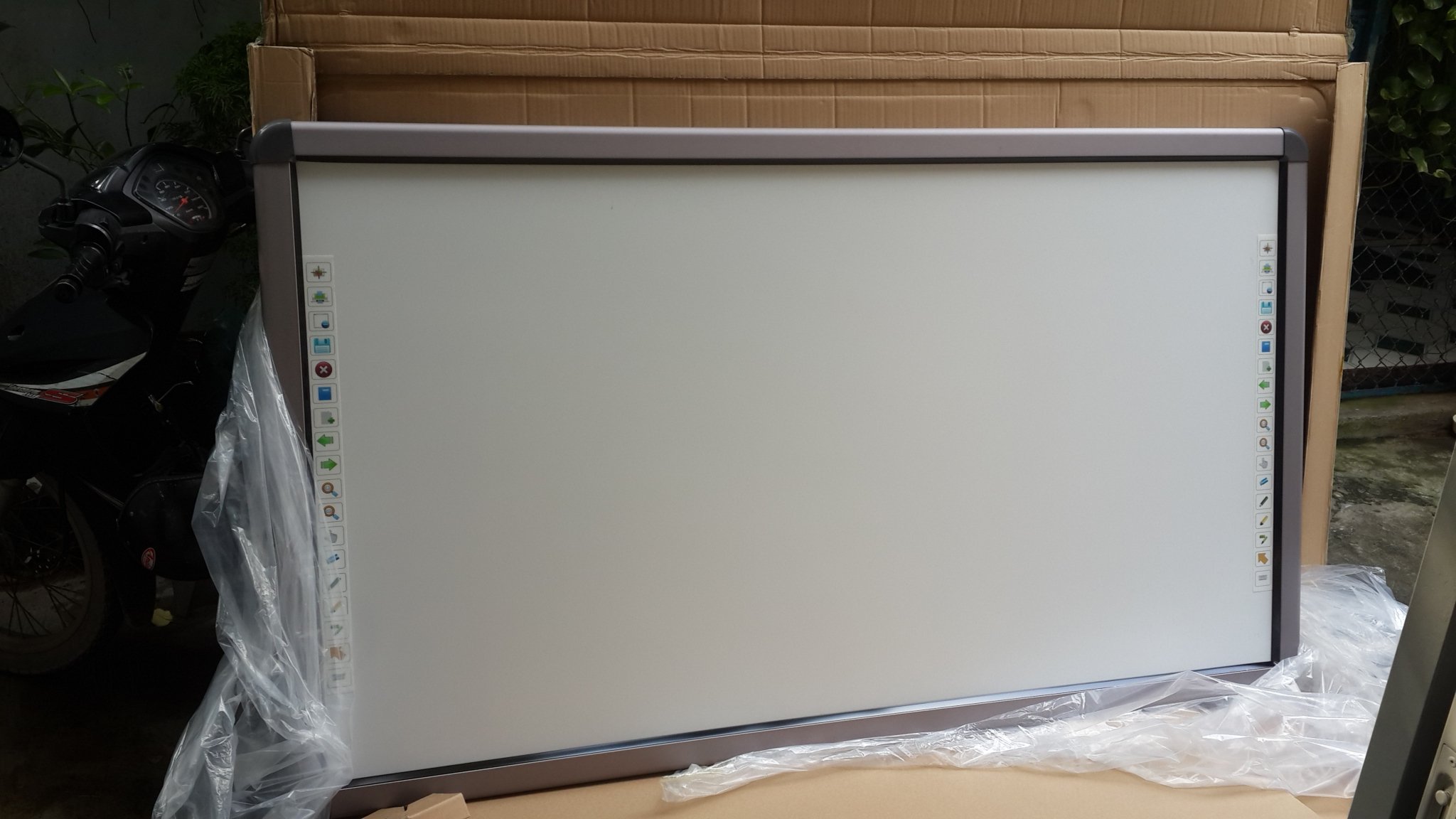 Bảng tương tác SHARP-EYE Interactive  White Board Model: SH88
